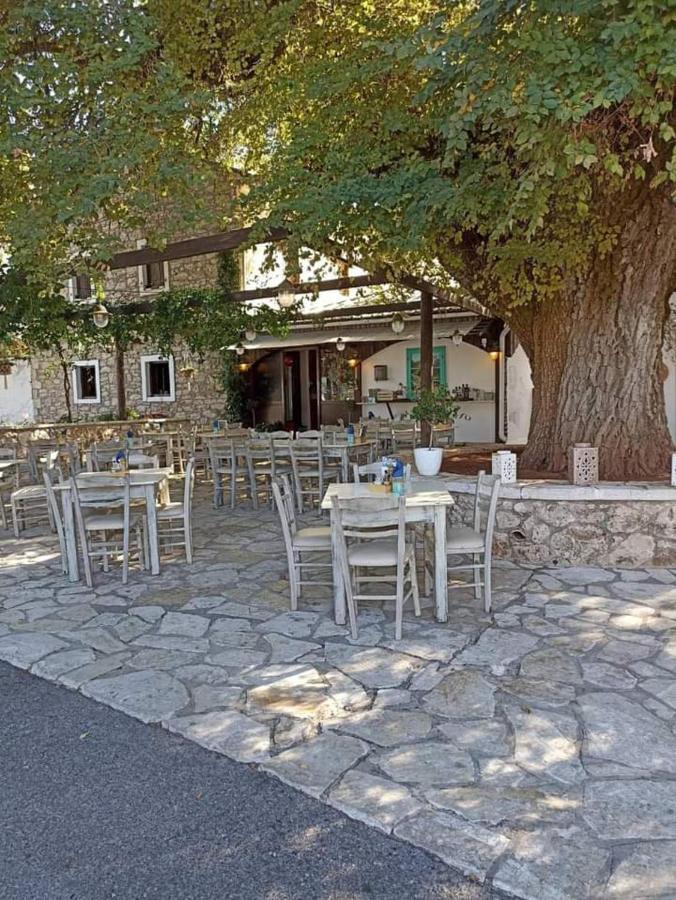 Lovely Studio In Strinilas With Its Own Pool 外观 照片