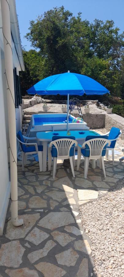 Lovely Studio In Strinilas With Its Own Pool 外观 照片