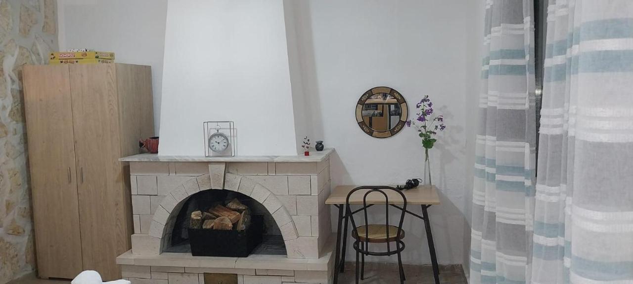 Lovely Studio In Strinilas With Its Own Pool 外观 照片