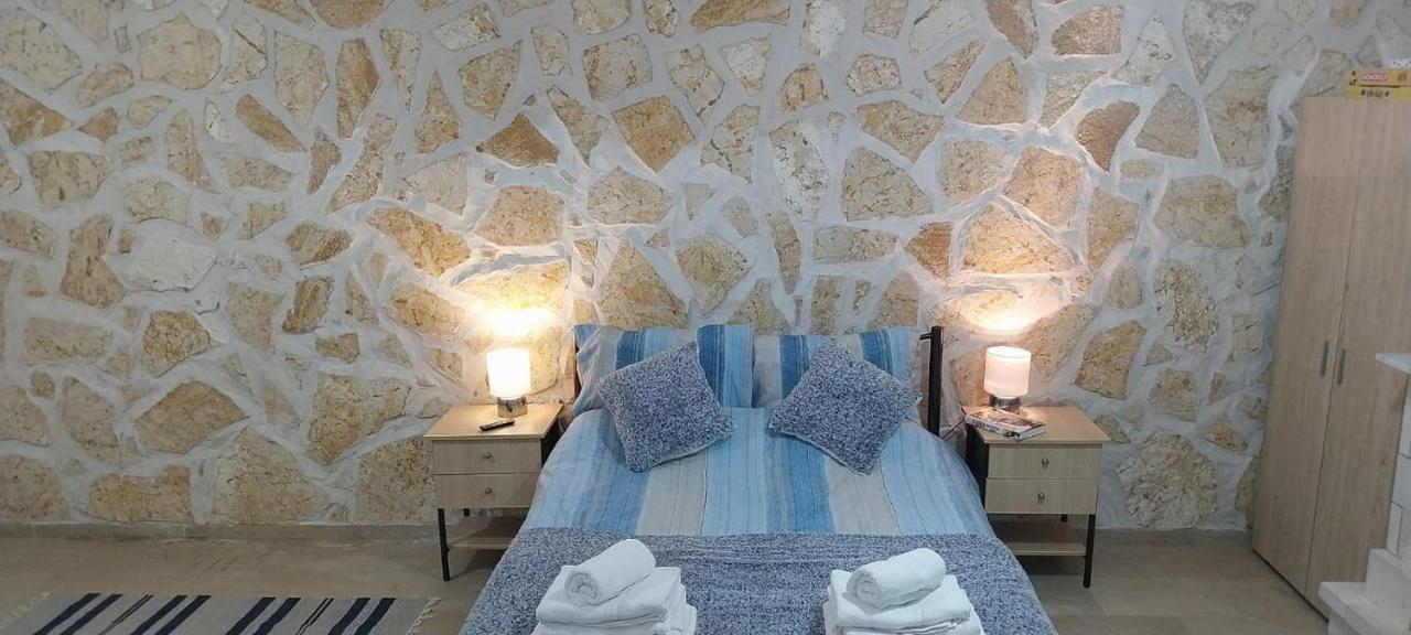 Lovely Studio In Strinilas With Its Own Pool 外观 照片