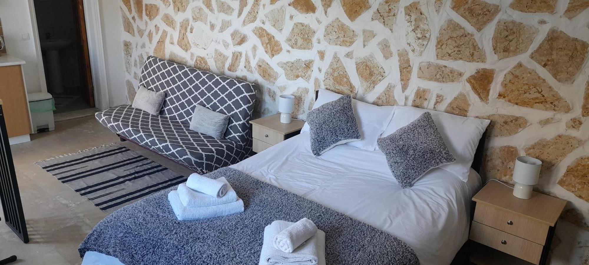 Lovely Studio In Strinilas With Its Own Pool 外观 照片